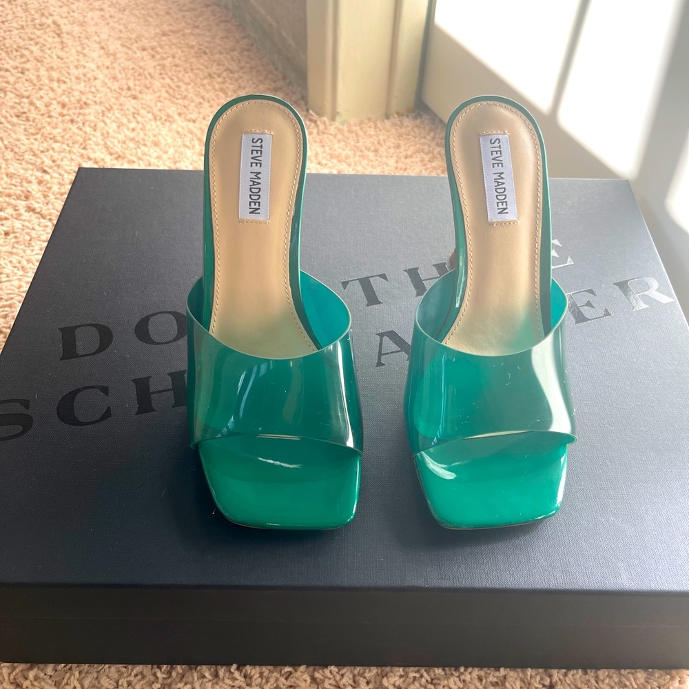 Brand new Steve Madden Syl Heeled Sandal in size 9 green color